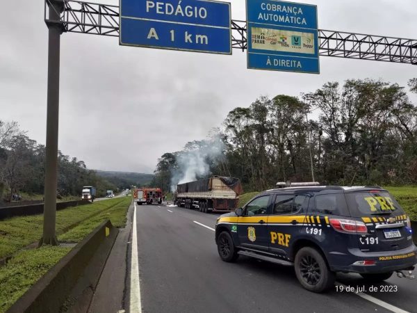 Carreta Pega Fogo E Bloqueia Parcialmente Trecho Da Br