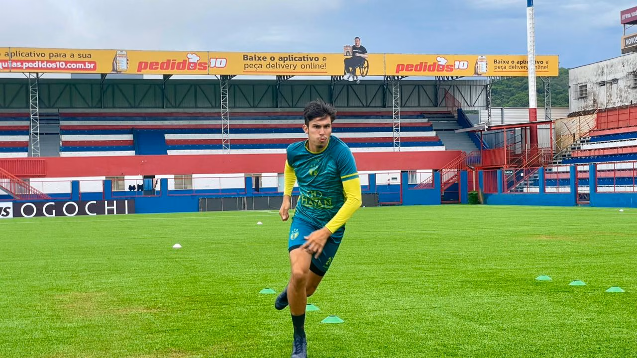 Brusque e Figueirense se enfrentam pela terceira rodada do Catarinense. Na foto, o meia Biel