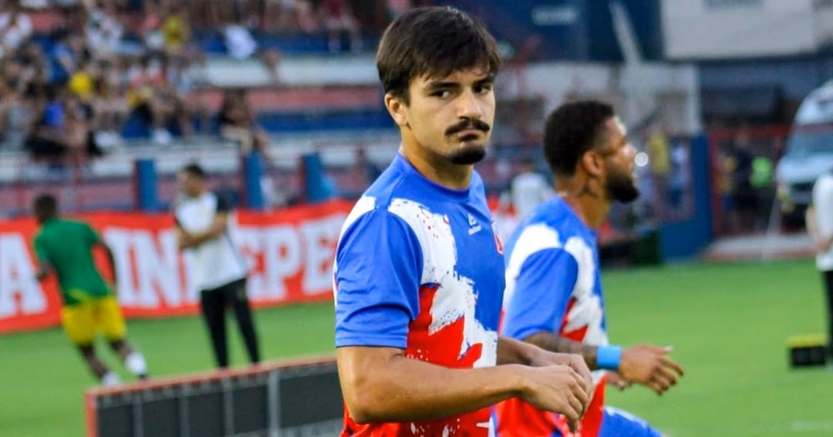 Carlos Renaux joga contra o Avaí pela terceira rodada do Catarinense. Na foto, o zagueiro Wellington Rocha