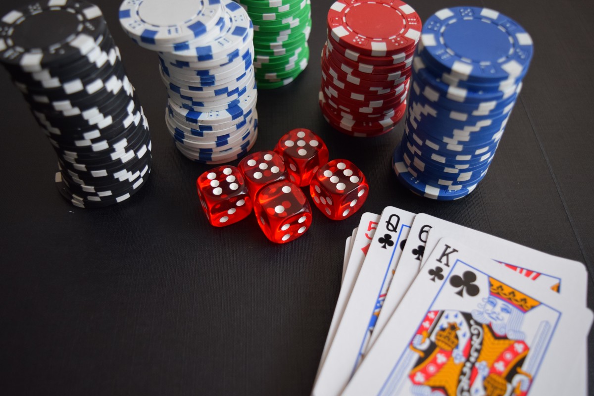 Enquete: Quanto você ganha com casinos ?