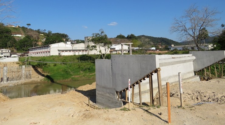 Entrega da Ponte do Rio Branco é adiada para 2017