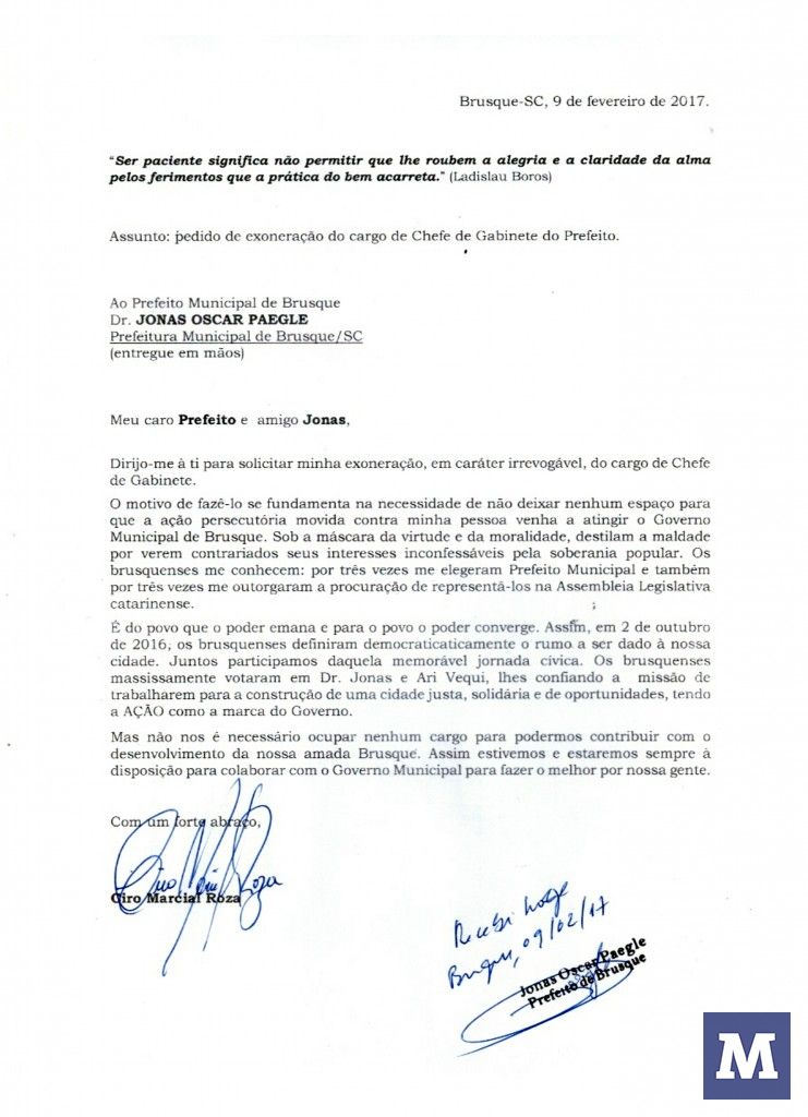 Ciro Roza entrega carta de demissão ao prefeito Jonas 