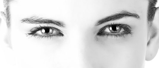 olhos mulher conjuntivite