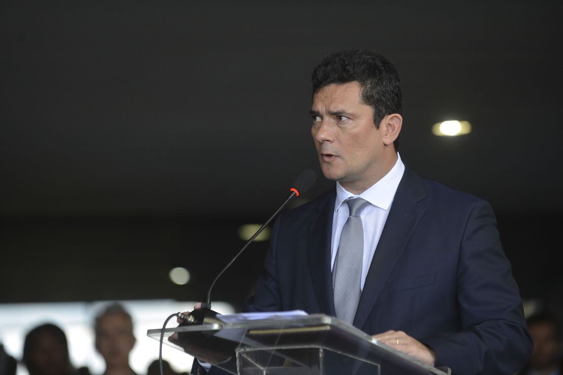 Sérgio Moro assume ministério prometendo “plano anticorrupção”