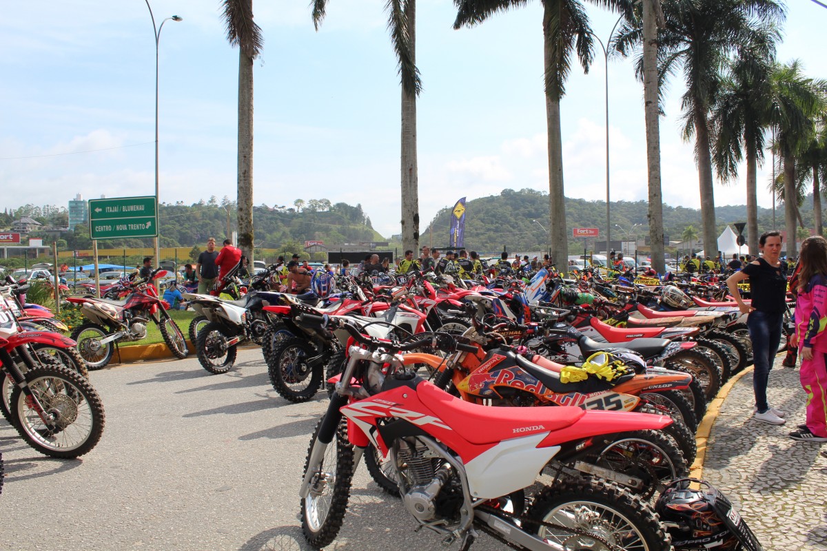 Encontro Tatu Trail reúne mais de 1.000 trilheiros em Brusque - SC - MotoX