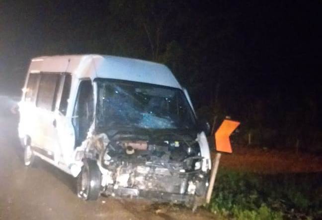 Colisão frontal entre carro e Van na BR-470 em Indaial deixa oito pessoas hospitalizadas - O Munícipio