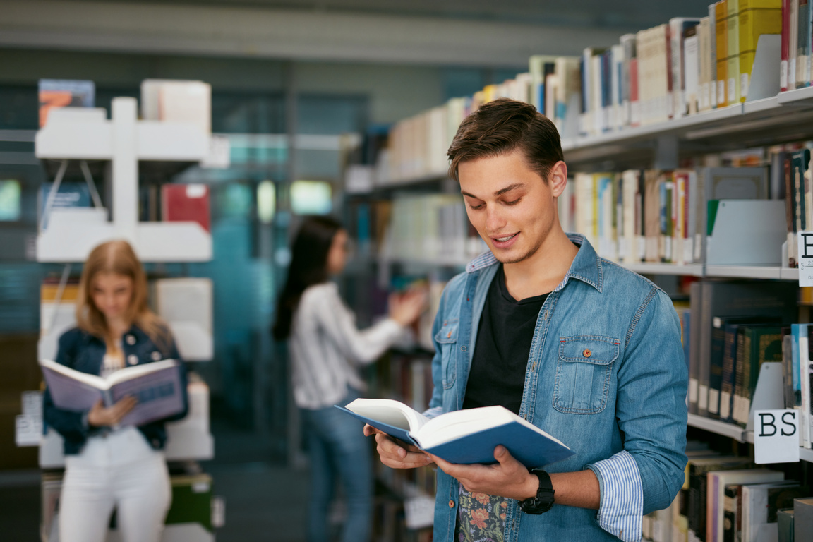 Студент с книгами картинки