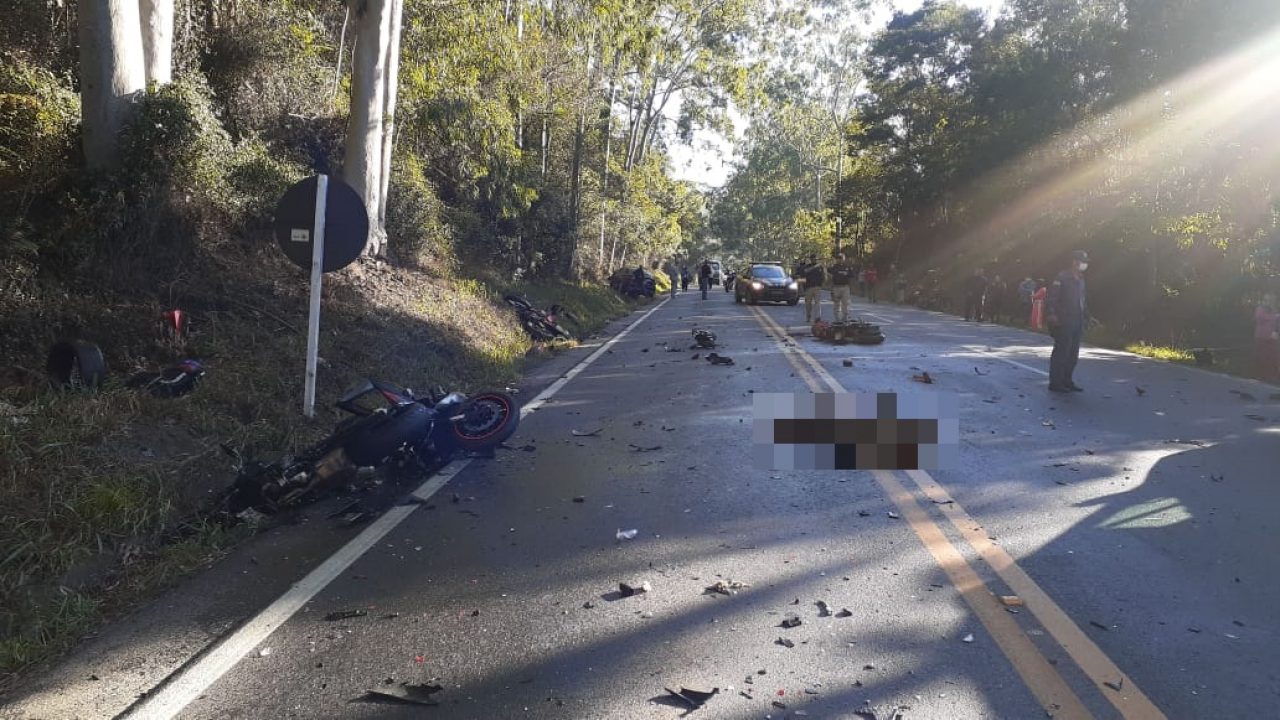 Imagens impressionantes: Grave acidente interrompe corrida da Moto