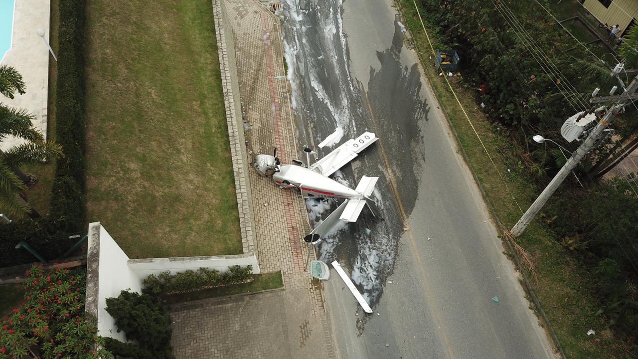 Видеть крушение. Самолет развалился в воздухе.
