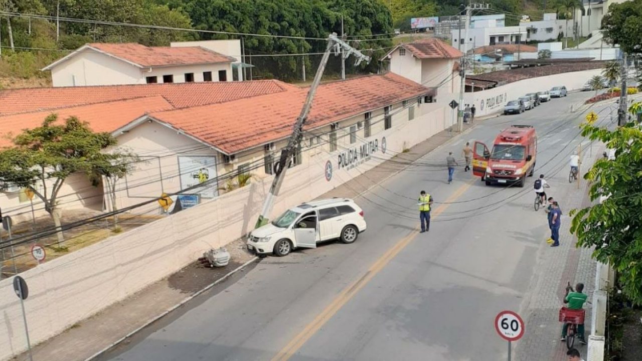 VÍDEO – Carro é flagrado transitando na contramão da Via Expressa