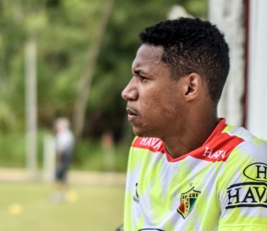 Maurício Garcez Brusque indisciplina
