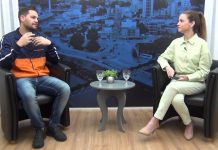 Artur Klann, da Escola Guga de Tênis, com a apresnetadora Caroline de Souza
