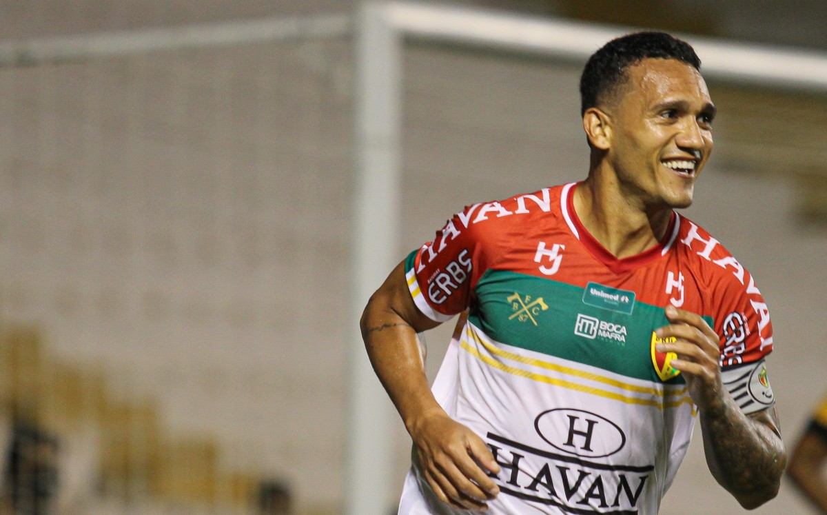 Atacante faz 4 em goleada do Joinville sobre Tubarão na Série D