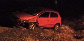 Carro invade pista e colide em veículo na rodovia em Nova Trento
