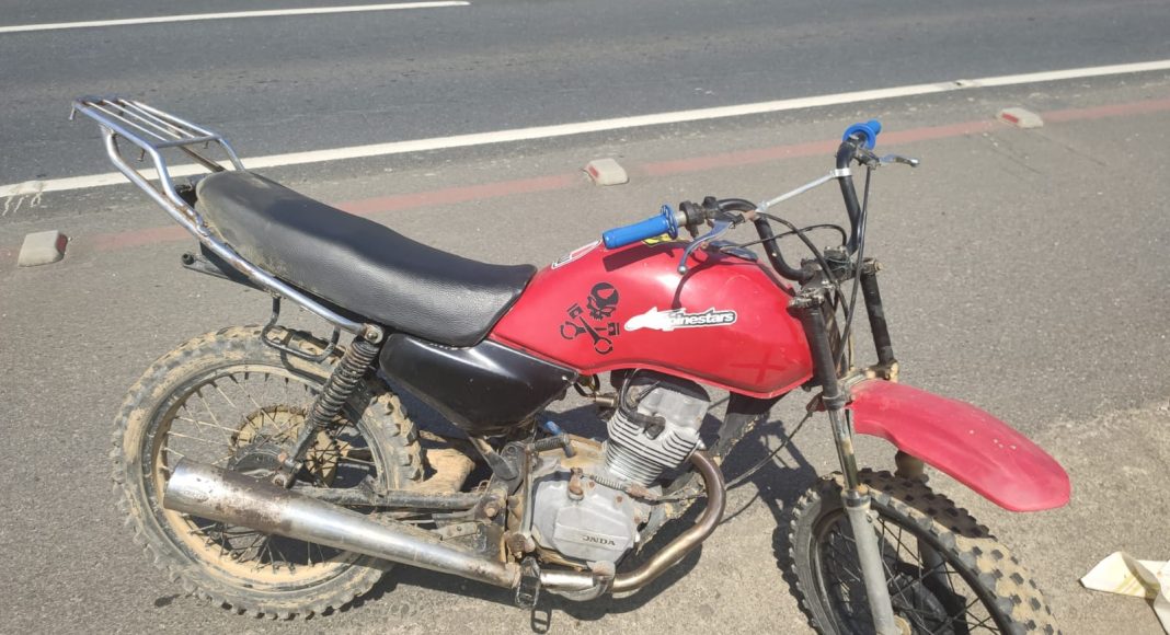 Motocicleta com placa do Grau é apreendida no Pedreira