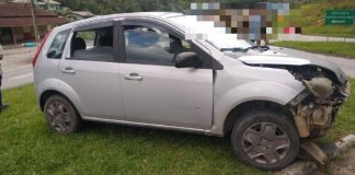 Colisão entre dois carros deixa mulher ferida na rodovia Gentil Battisti Archer, em Nova Trento