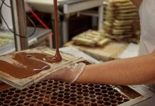 Doce Páscoa: Conheça os detalhes da produção de chocolate artesanal em Brusque e região