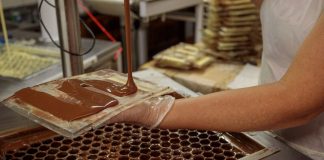 Doce Páscoa: Conheça os detalhes da produção de chocolate artesanal em Brusque e região