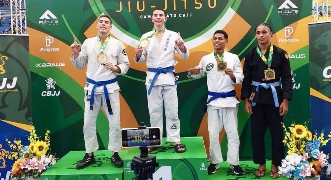 Atleta de Brusque é campeão brasileiro de jiu-jitsu em São Paulo