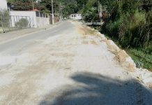 Calçada e asfalto de rua no Bateas desabam após parte de vala cair em Brusque