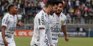 Brusque x Vasco Série B jogo vitória empate Taliari