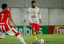 Wallace 50 jogos Brusque zagueiro capitão