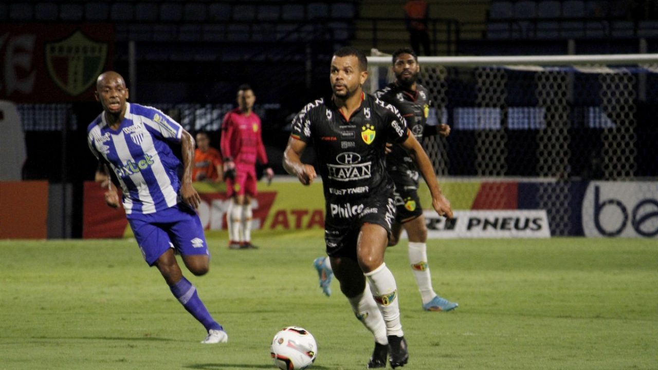 Com gol de Cleo Silva, Brusque empata com o Avaí na Ressacada