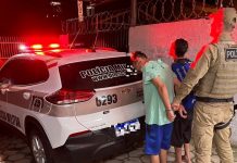 Irmãos são presos com cocaína após tentarem fugir de abordagem da PM em São João Batista