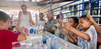Comunidade participa da pintura de ovos de Páscoa no Corredor Cultural em Brusque