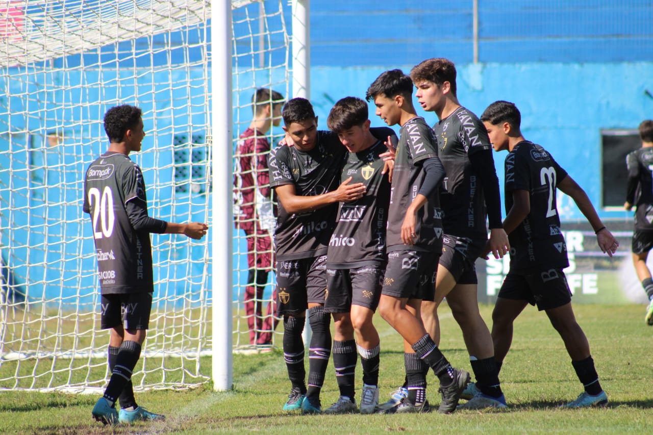 Equipe de futebol feminino brusquense nos Joguinhos Abertos conta