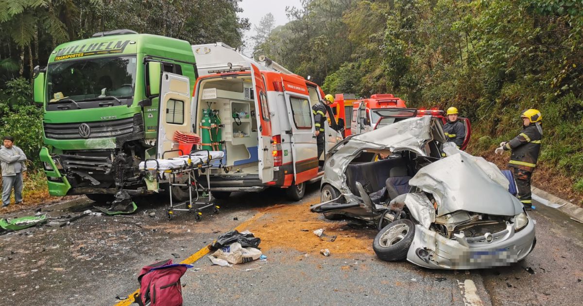 Homem Morre E Outras Três Pessoas Ficam Feridas Após Grave Acidente Entre Carro E Caminhão Na Br 1479