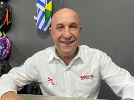 Homem uruguaio com camisa de botão