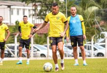 Atacante Paulinho Moccelin, do Brusque, em treino na Sociedade Olaria, em Guabiruba