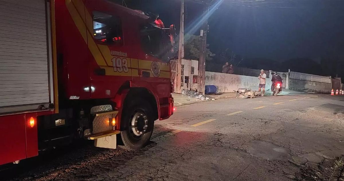 Motociclista Morre Após Se Chocar Com Poste Em Blumenau 2658