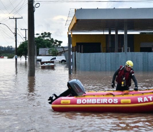VÍDEO - Santa Catarina encaminhará mais bombeiros para força-tarefa no Rio Grande do Sul