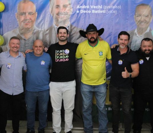 Ato de apoio à pré-candidatura de André Vechi reúne partidos de Brusque