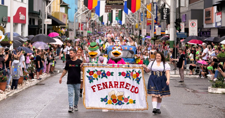 Desfile da 37ª Fenarreco