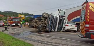 acidente rio do sul caminhões carro