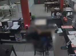 VÍDEO – Após pedido atrasar, cliente insatisfeito joga comida contra atendente em restaurante de Joinville