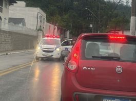 Transporte de estrutura para estação de tratamento de água causa lentidão no trânsito em Brusque