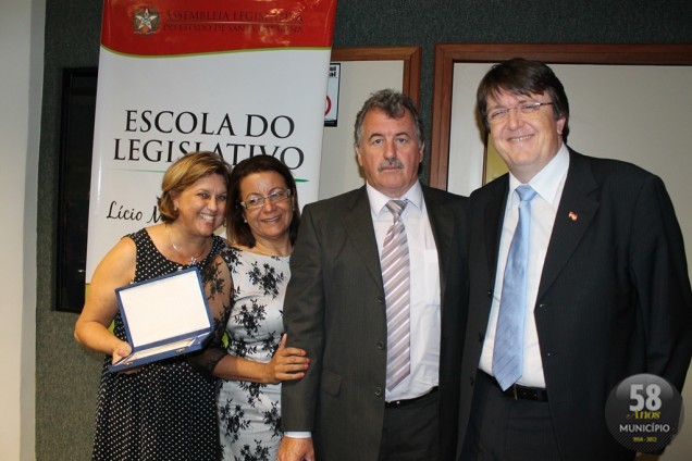 A homenagem foi em virtude das contribuições e apoio dado por Guabiruba a UNCME de Santa Catarina
