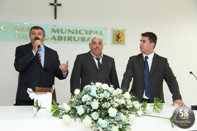 Waldemiro Dalbosco discursa após assumir a presidência da Câmara de Vereadores de Guabiruba