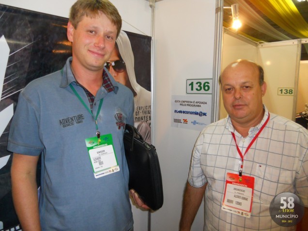 O empresário Alexandre Hable (esquerda), que participou do Programa da Nova Economia Catarinense, ao lado do coordenador do Sebrae/SC da Foz do Itajaí, Alcides Sgrott