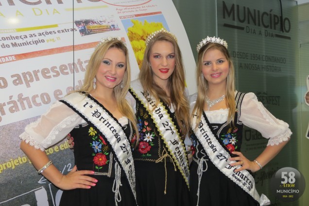 Rainha e princesas da 27ª Fenarreco estiveram na sede do Jornal Município Dia a Dia para divulgar o evento