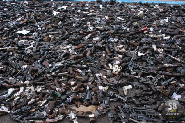 Armas de fogo apreendidas pela Campanha do Desarmamento, iniciada em 2003