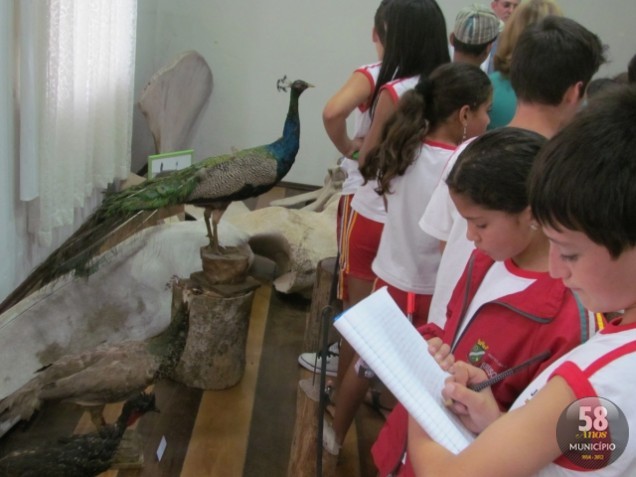 Estudantes do 4º ano das escolas Paquetá e Adelina Zierke visitaram o Museu Arquidiocesano 