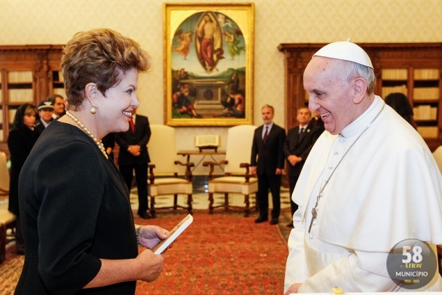 Presidenta Dilma Rousseff durante encontro o papa Francisco, no Palácio Apostólico