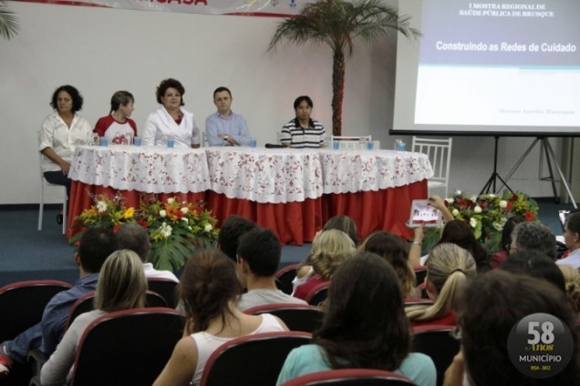 Debates, apresentação, exposição de trabalhos e oficinas marcaram o primeiro dia da Mostra