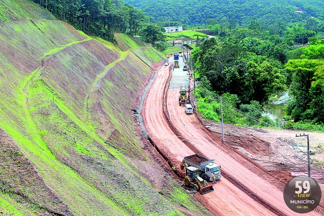 Obras na rua estão em fase avançada. Trecho de 1,7 quilômetros é o principal acesso entre Brusque e Guabiruba