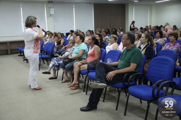 A secretária de Governo e Gestão Estratégica, Patrícia Freitas, apresentou a coordenadoria às mulheres presentes